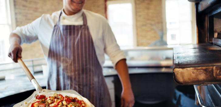 Arbetsmiljöverket har gjort nära 3 000 inspektioner av det förebyggande arbetet mot smittspridningen på arbetsplatser, bland annat på restauranger med avhämtning.