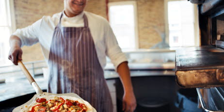 Arbetsmiljöverket har gjort nära 3 000 inspektioner av det förebyggande arbetet mot smittspridningen på arbetsplatser, bland annat på restauranger med avhämtning.